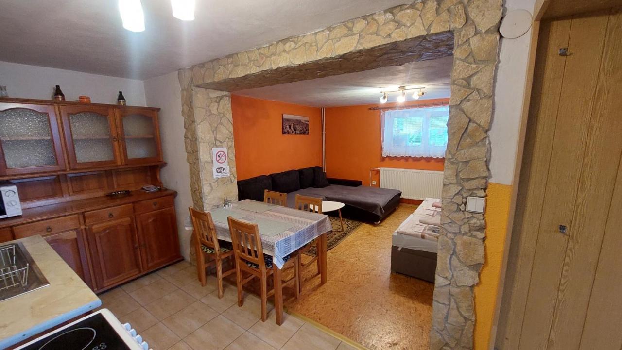 Privat 498 Hotell Lúčky Exteriör bild